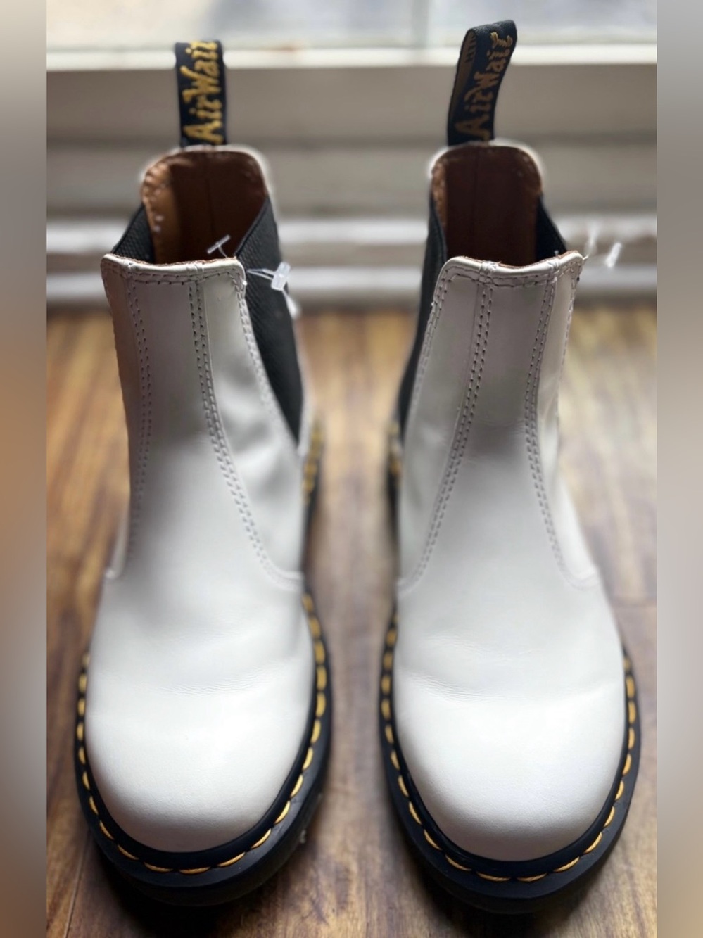 NWOB Leather Chelsea boots, Dr. Martens 2976 White Smooth Men’s 4 or Ladies 5